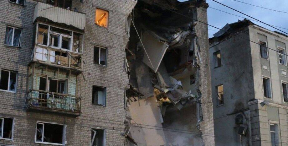 Росіяни завдали удару по Харкову: поцілили у будинку, постраждав чоловік