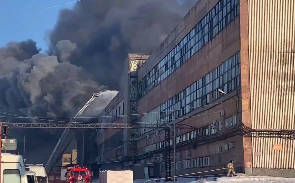 На россии новое ЧП: серьезная "бавовна" и пожар на стратегическом заводе в Барнауле
