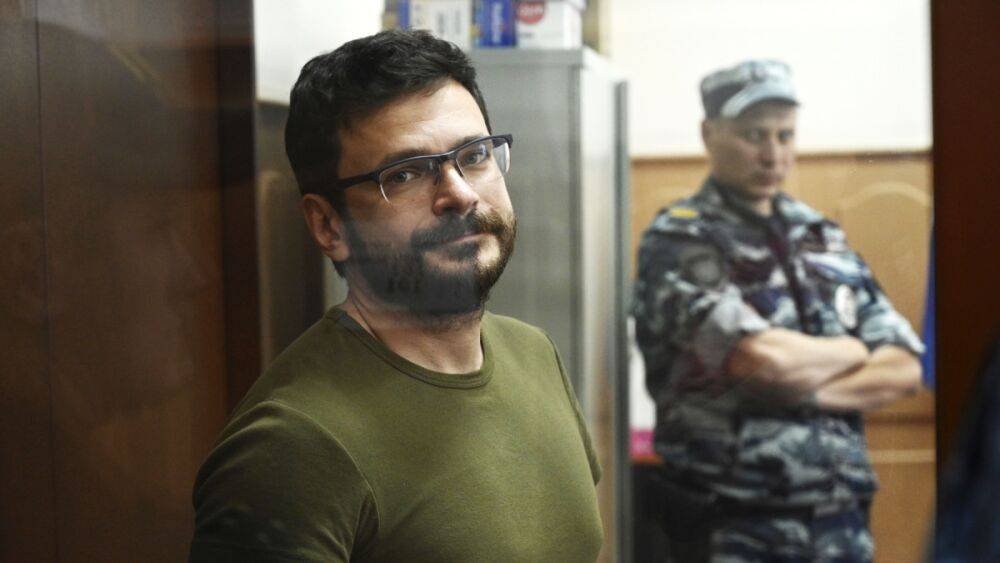 Суд признал Яшина виновным в распространении фейков об армии