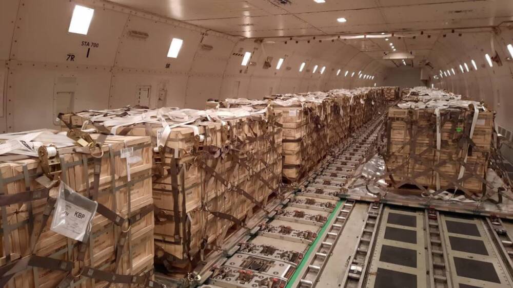 Из США прибыл очередной военно-транспортный самолёт с десятками тонн боеприпасов для Украины