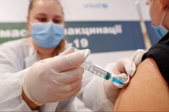 Бустерная доза вакцины: Когда в «Дие» появятся сертификаты