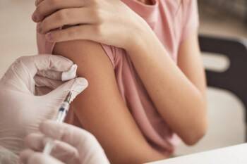 В конце февраля начнутся испытания вакцины от ковида для детей 6-11 лет