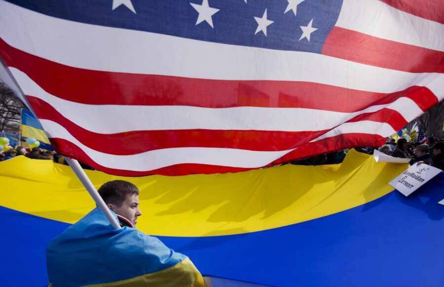 Киев хочет сбавить обороты, снизить градус напряжения, но США им этого не дают — эксперт