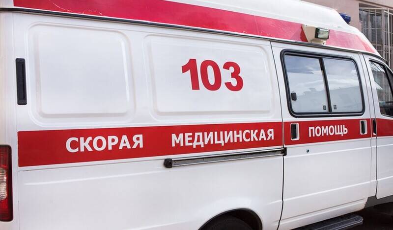 В Петербурге на ребенка с 18-го этажа упал местный житель