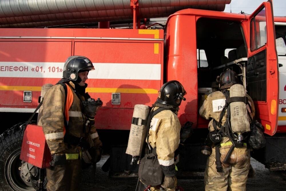 Из пожара на улице Широкая эвакуировали 12 человек в Новосибирске