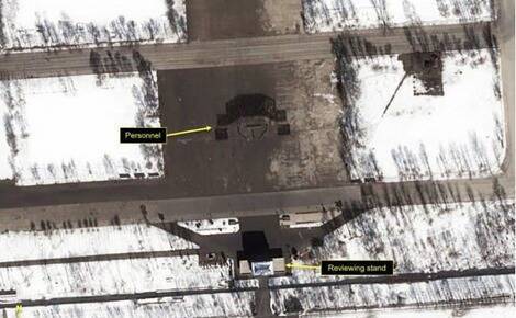 38 North опубликовал спутниковые снимки с изображением военных и техники в Пхеньяне