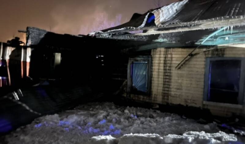 Следователи проверяют обстоятельства гибели мужчины в пожаре в Тобольске