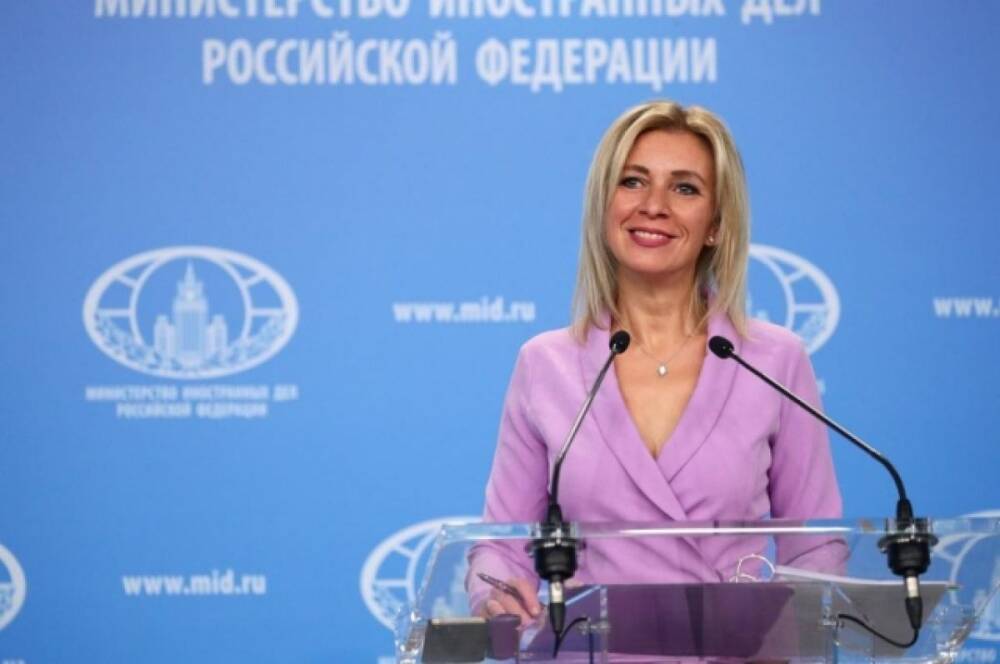 Захарова назвала визит главы МИД Британии в РФ подарком ко Дню дипломата