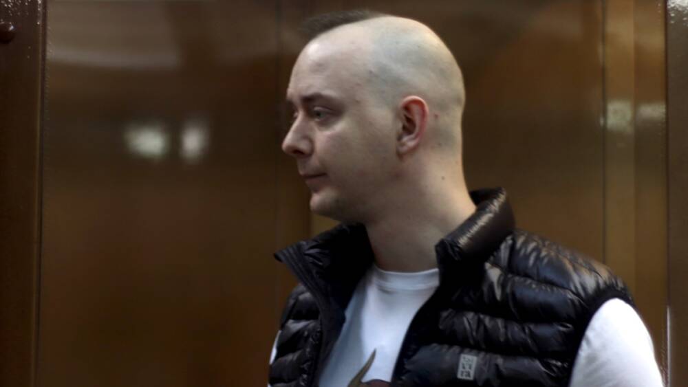 Суд признал законным продление ареста журналисту Ивану Сафронову