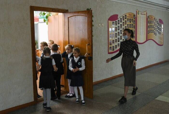 Красноярским школьникам ограничат общение на переменах