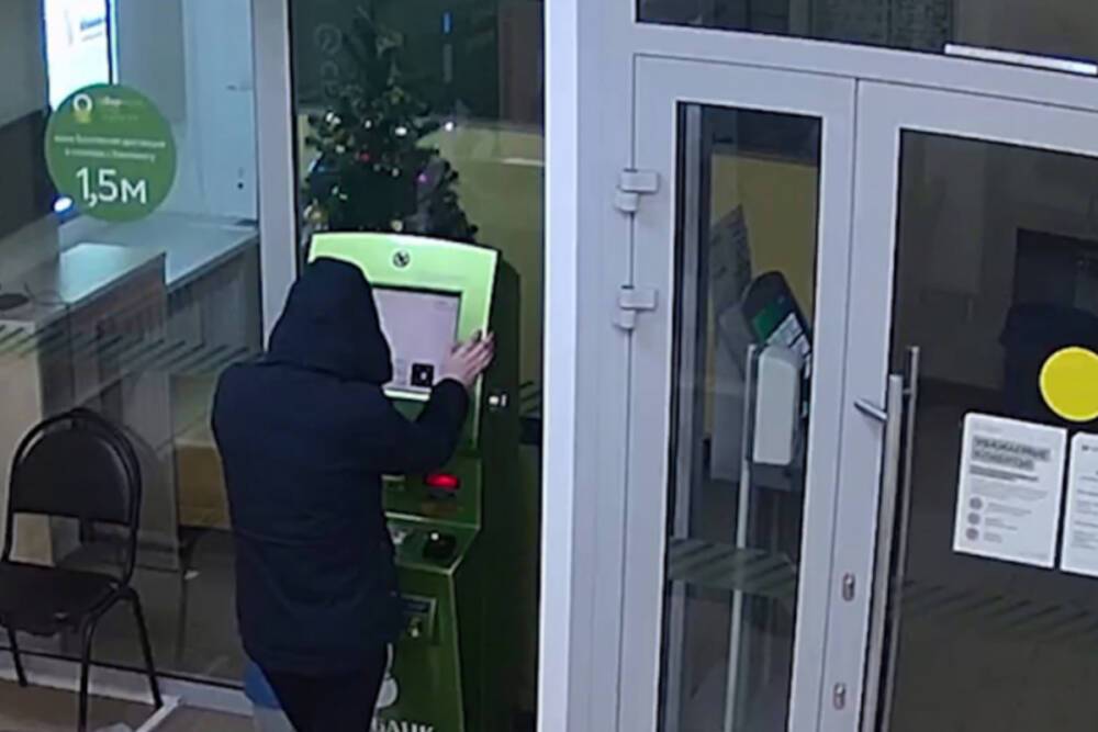 В Сердобске девушка спустила около 50 тысяч рублей с карты знакомой
