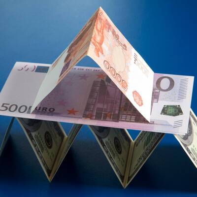 Курс евро упал до 85 рублей впервые за месяц