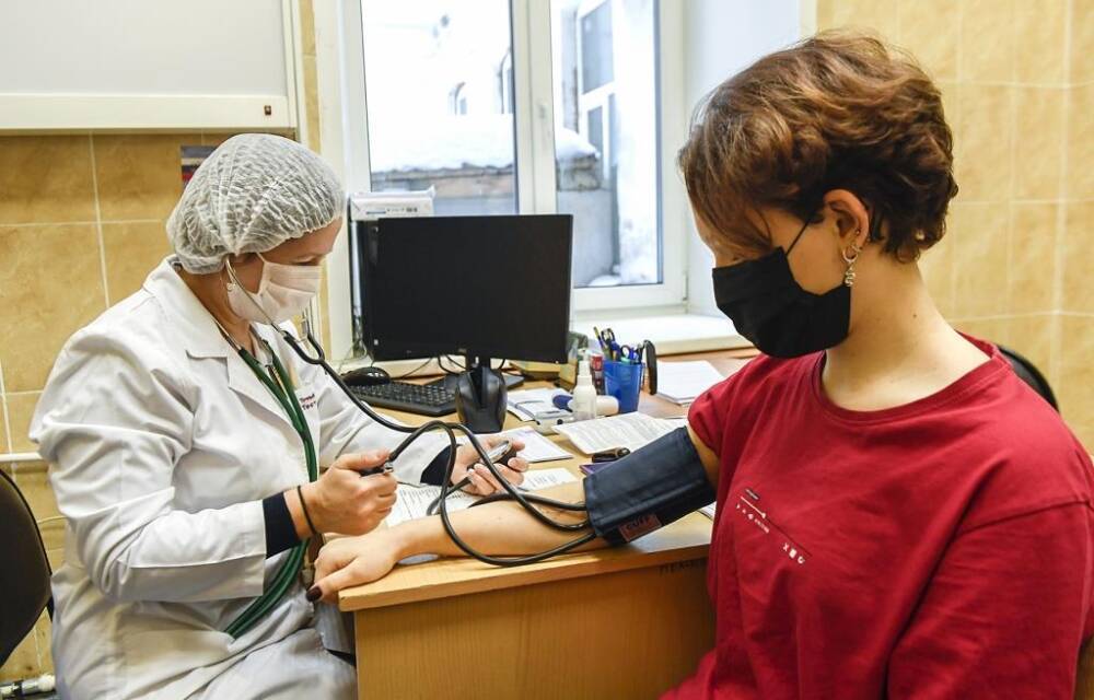 Более 100 подростков в Тверской области вакцинировались от коронавируса