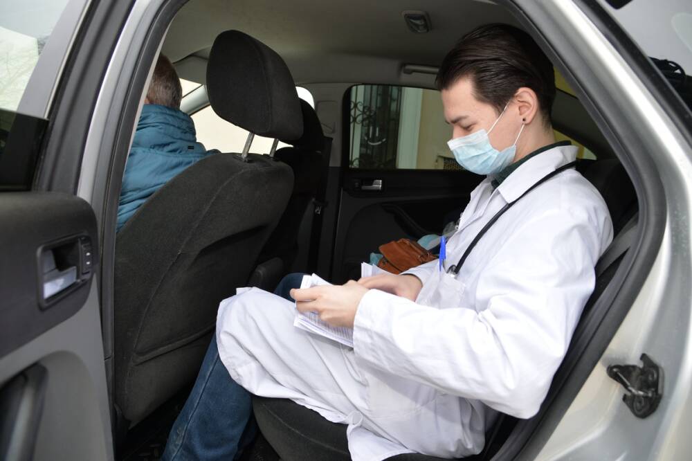 Нижегородские депутаты выделили часть служебных автомобилей медикам