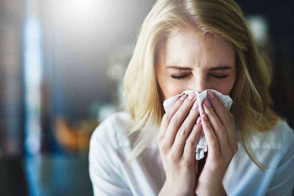 Как отличить насморк и боль в горле при «Омикроне» от обычной простуды