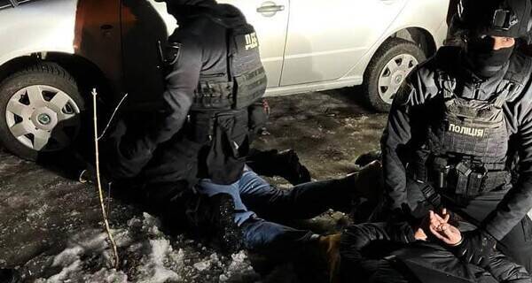 Полицейские из Днепра приехали в Киев и вымогали у подозреваемого 12 тысяч долларов вместо допроса