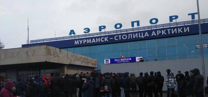 Аэропорт Мурманска проверили оперативные службы после сообщения о минировании