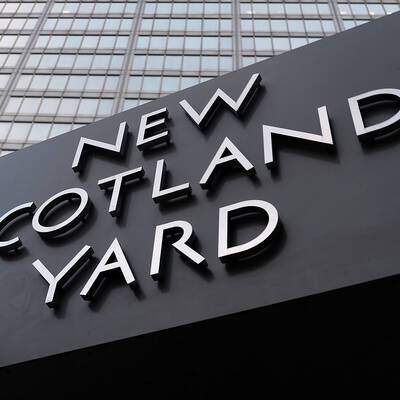 Глава лондонской полиции Крессида Дик подала в отставку
