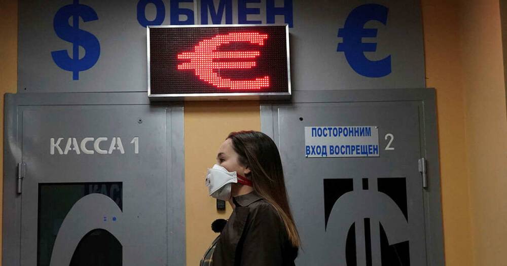 Евро опустился до 85 рублей впервые с 12 января