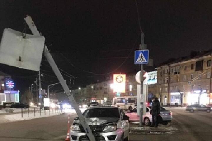 «Металлический забор от гонщиков не спасет»: блогер-урбанист Илья Варламов рассказал о снижении аварийности в омских Нефтяниках
