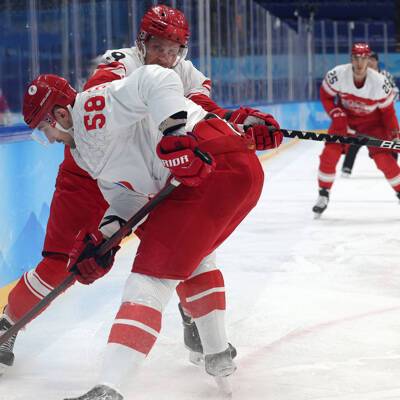 Хоккеисты России и Дании не сумели открыть счет в первом периоде матча