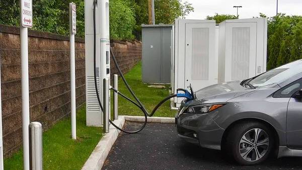 Президент США запустил проект на $5 млрд по расширению сети зарядных станций для электромобилей в стране