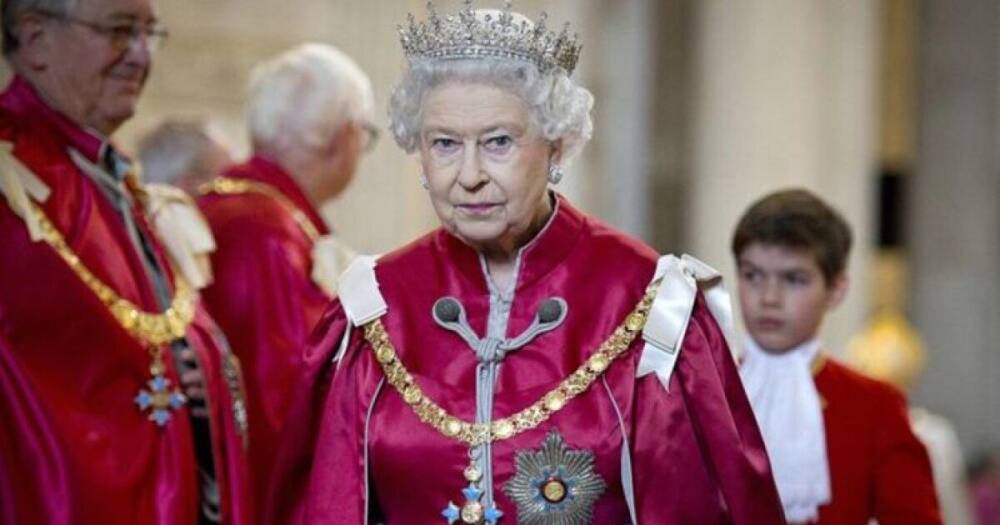 Как менялся гардероб Елизаветы II за 70 лет правления (фото)