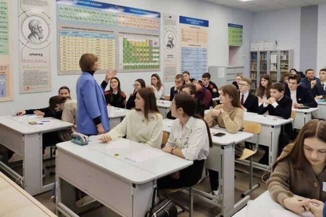 В Новосибирской области выходить из карантина школы будут поэтапно