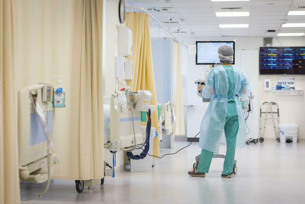 Данные из израильских больниц показывают, что прививаться все-таки полезно