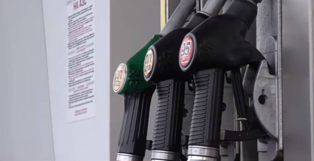 Бензин может рухнуть сразу на 5 грн: водители затаили дыхание — стали известны условия обвала цен на АЗС