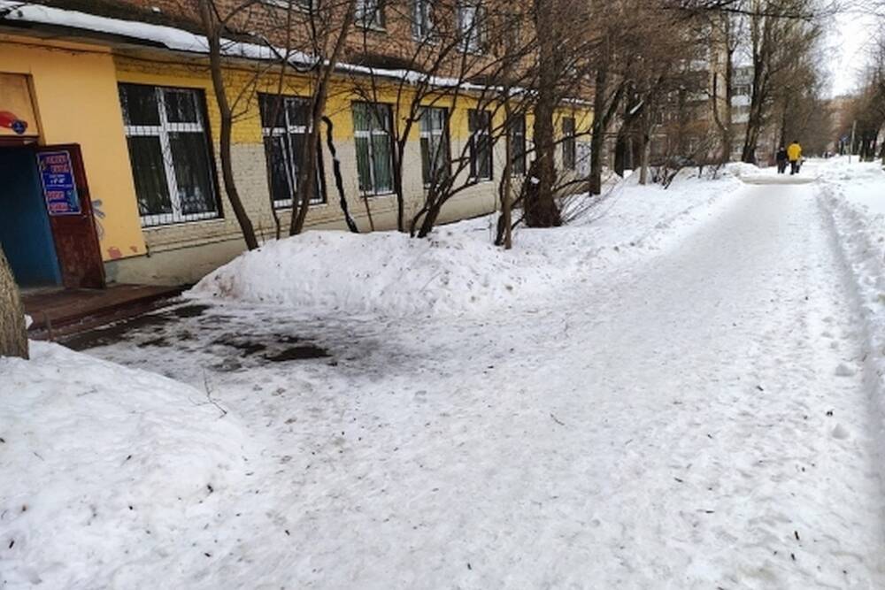 В Смоленске СКР продолжает следствие по делу об упавшем на голову горожанки куске льда