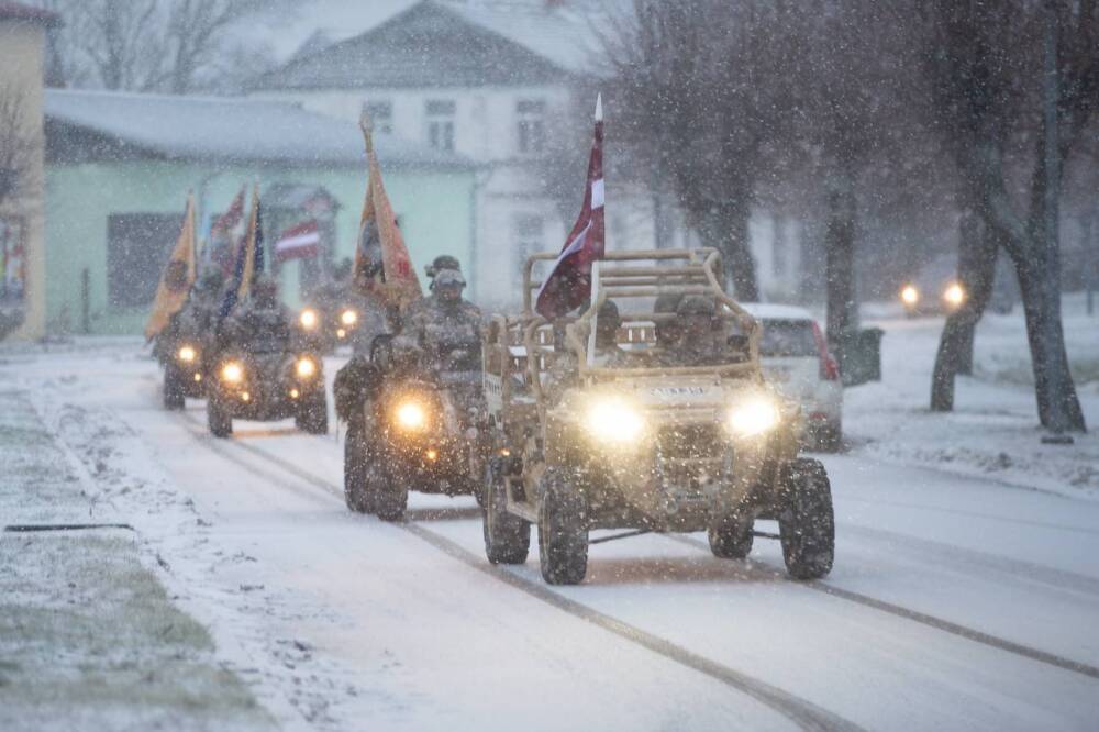 Латвийская армия показывала «боеспособность и трепетное отношение к флагу» на месте бывшей советской военной базы