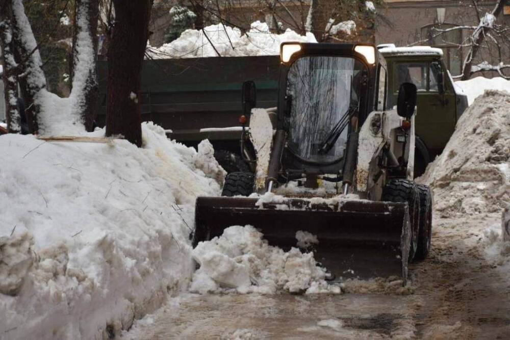В Саратове завели три уголовных дела за хищение денег для уборки снега