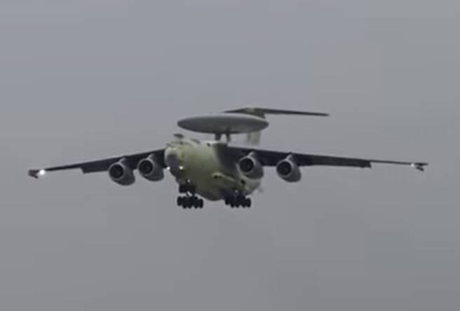 Российский самолет А-100 «Премьер» оснастили уникальным стеклом