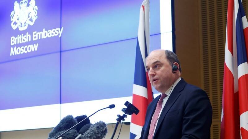 Глава британского Минобороны надеется на дипломатический выход из кризиса