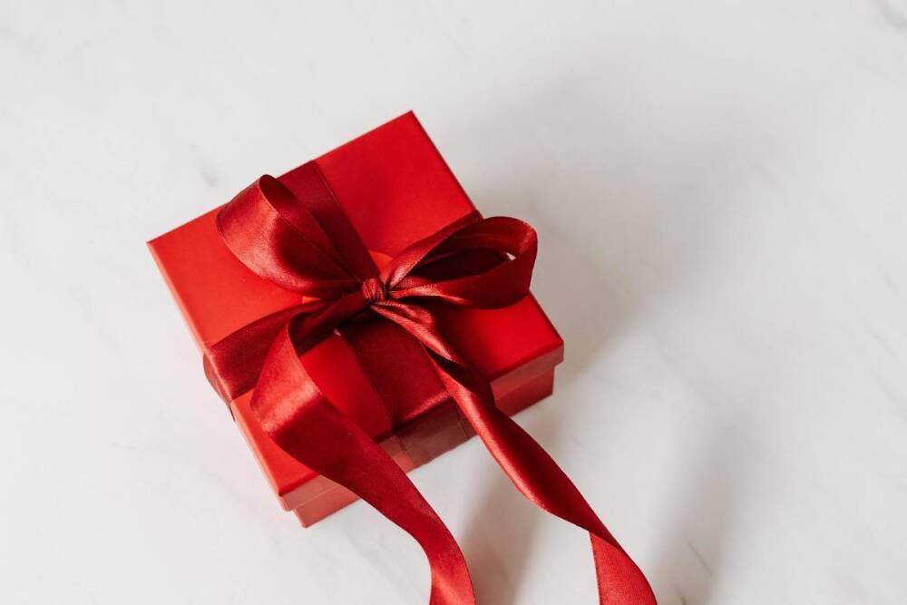 Стоит ли покупать подарки в социальных сетях