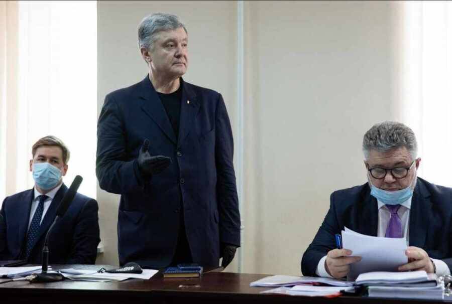 Порошенко признался, что из Крыма по его поручению вывезли четыре миллиарда гривен