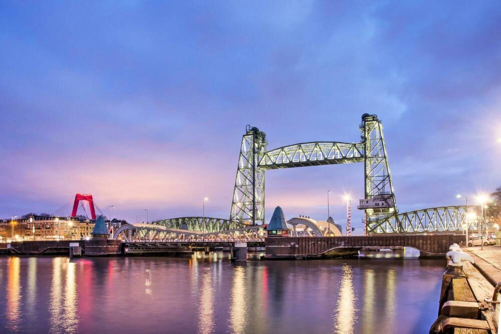 В Роттердаме разберут исторический мост ради яхты Безоса