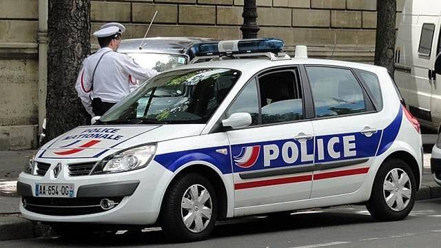 Полиция Парижа начала пресекать акцию автомобилистов против санитарных ограничений