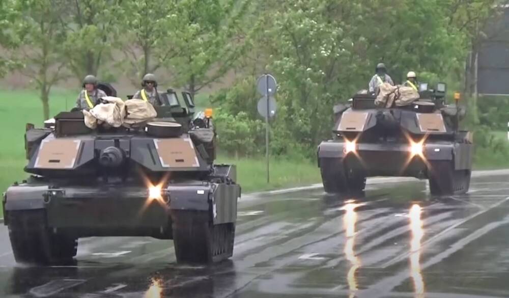 Американские войска совершают марш в граничащую с Украиной Словакию