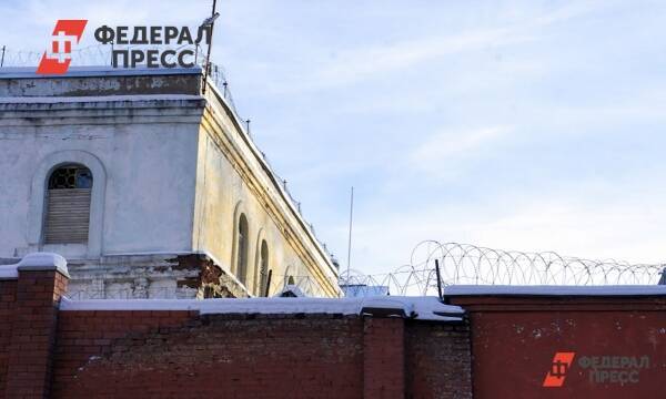 В Екатеринбурге сотрудника колонии задержали за взятку