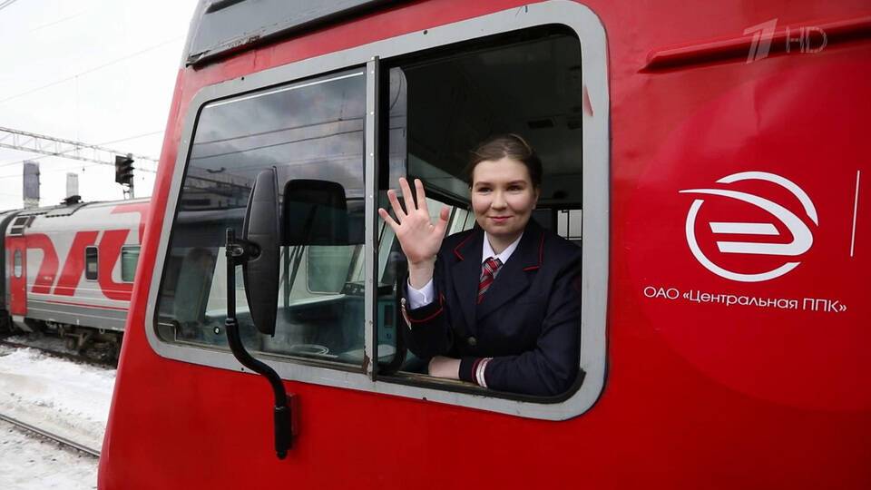 Первая в Москве женщина — машинист электропоезда отправилась в свой дебютный рейс