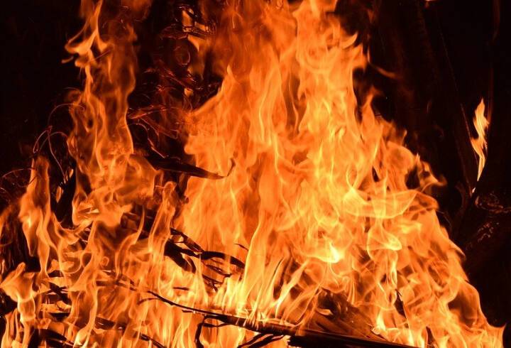 Пожар в бане привел к госпитализации женщины в Гатчинском районе