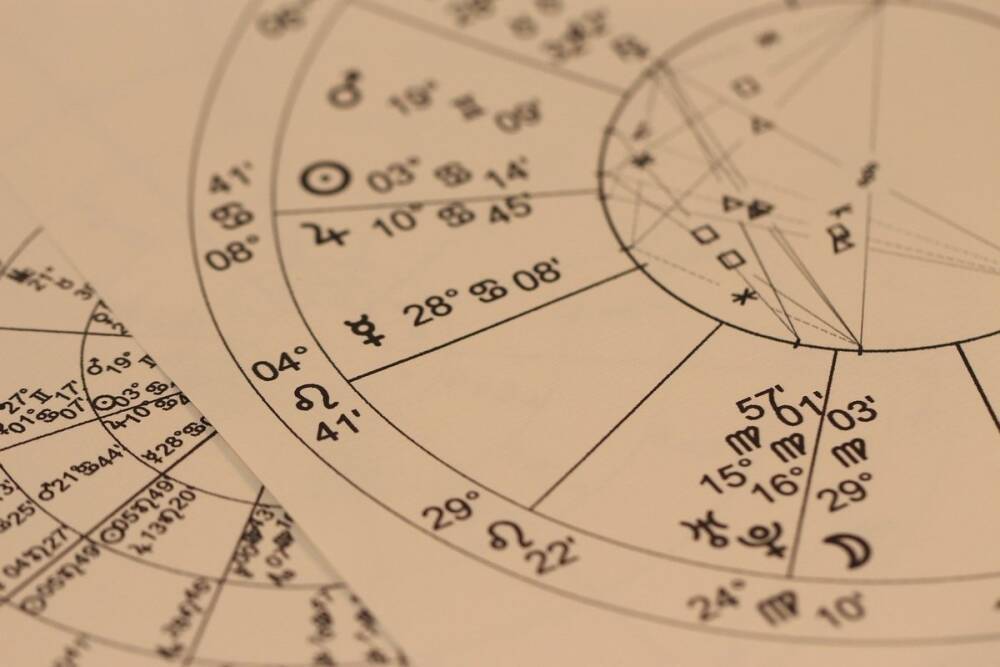 Астролог предупреждает: в феврале судьба даст пинка трем знакам зодиака