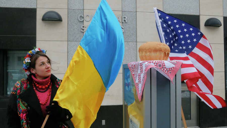 Американский политолог рассказал, почему Вашингтон сошел с ума из-за Украины