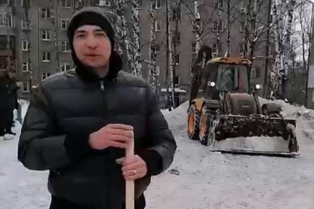 Ярославцы сами начали чистить дворы от снега