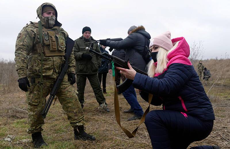 Запад продолжает нагнетать истерию вокруг "нападения" России на Украину