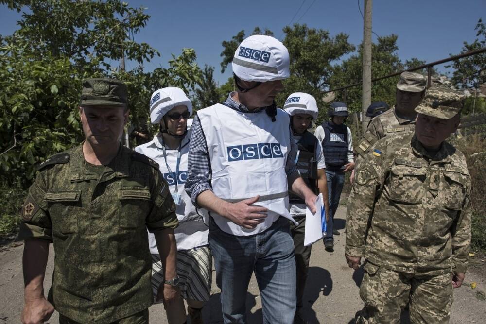 Американцы из миссии ОБСЕ экстренно выезжают из ДНР