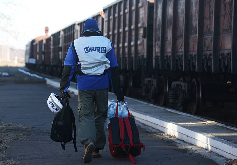Reuters: из Донецка уезжают американские сотрудники миссии ОБСЕ