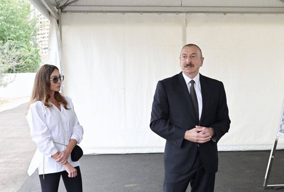 Президент Ильхам Алиев и Первая леди Мехрибан Алиева приняли участие в открытии нового военного городка Внутренних войск Министерства внутренних дел